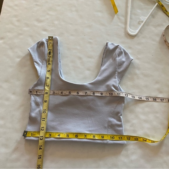 Live The Process Cropped Top Womens Size Small Open Back Light Grey Crop Tee - Picture 5 of 5